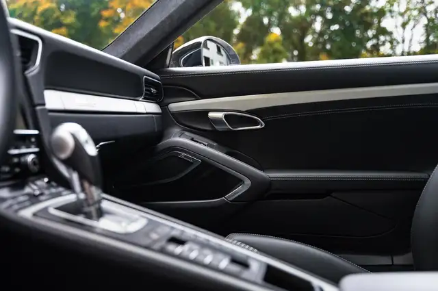 Porsche 911 view 14