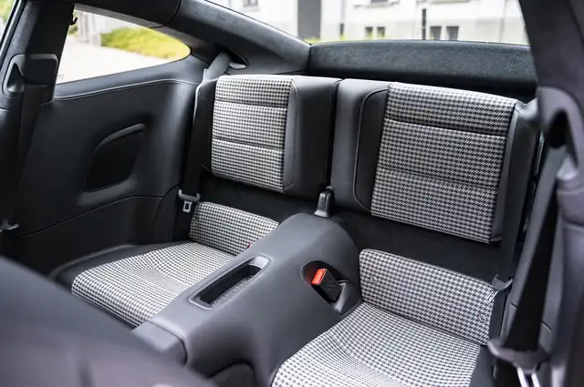 Porsche 911 view 9