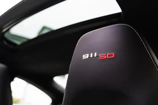 Porsche 911 view 11