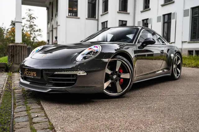 Porsche 911 view 4