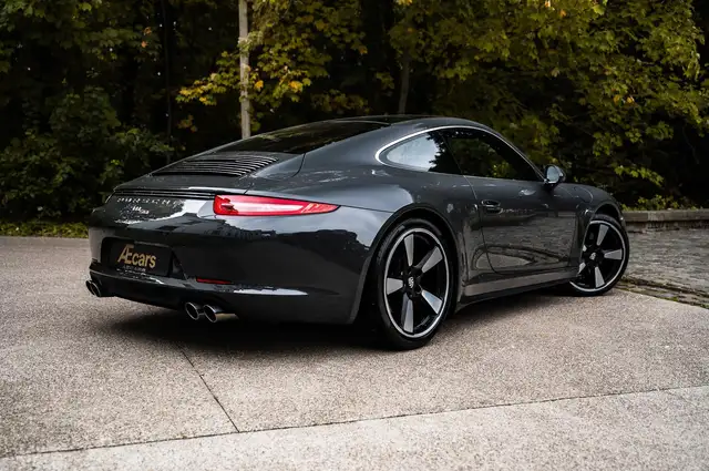 Porsche 911 view 3