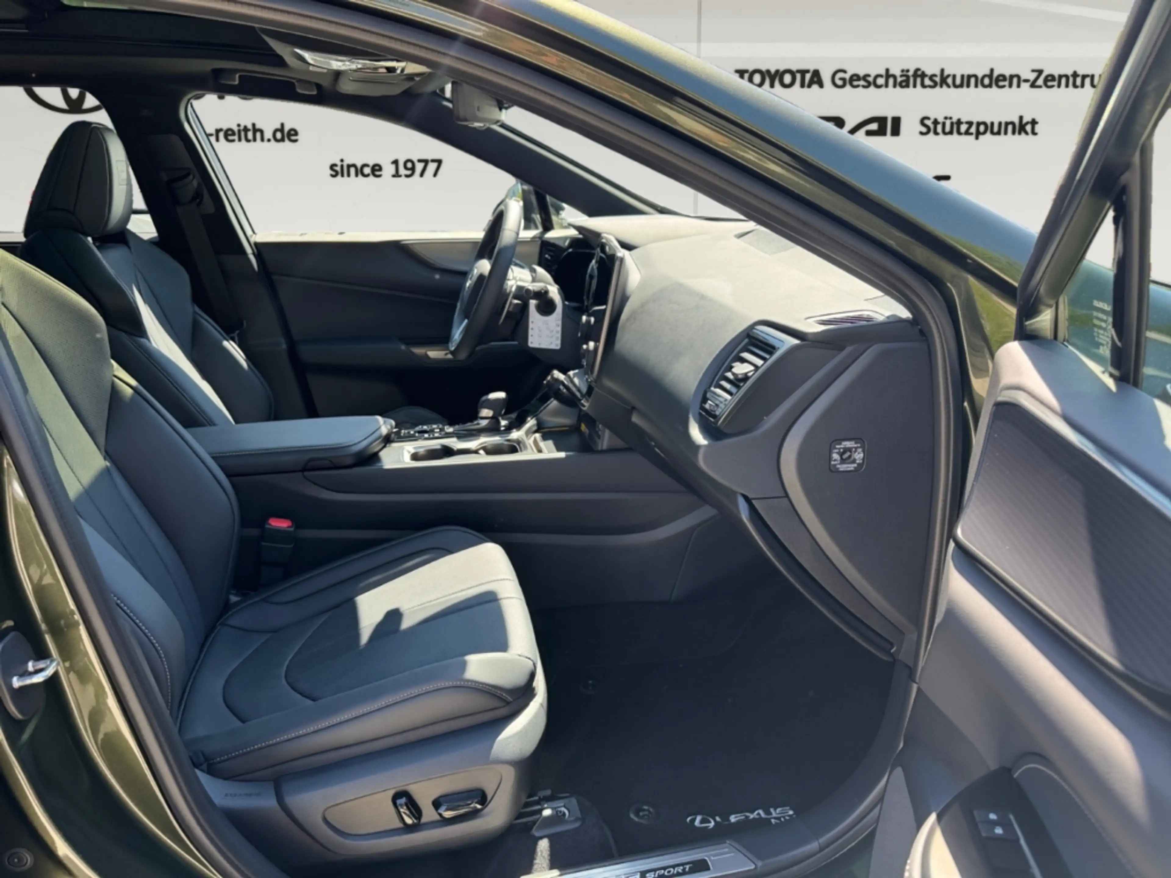 Lexus NX 450h+ E-Four Lexus 2,5l Plug-In CVT F Sport Sportpaket H — photo 9