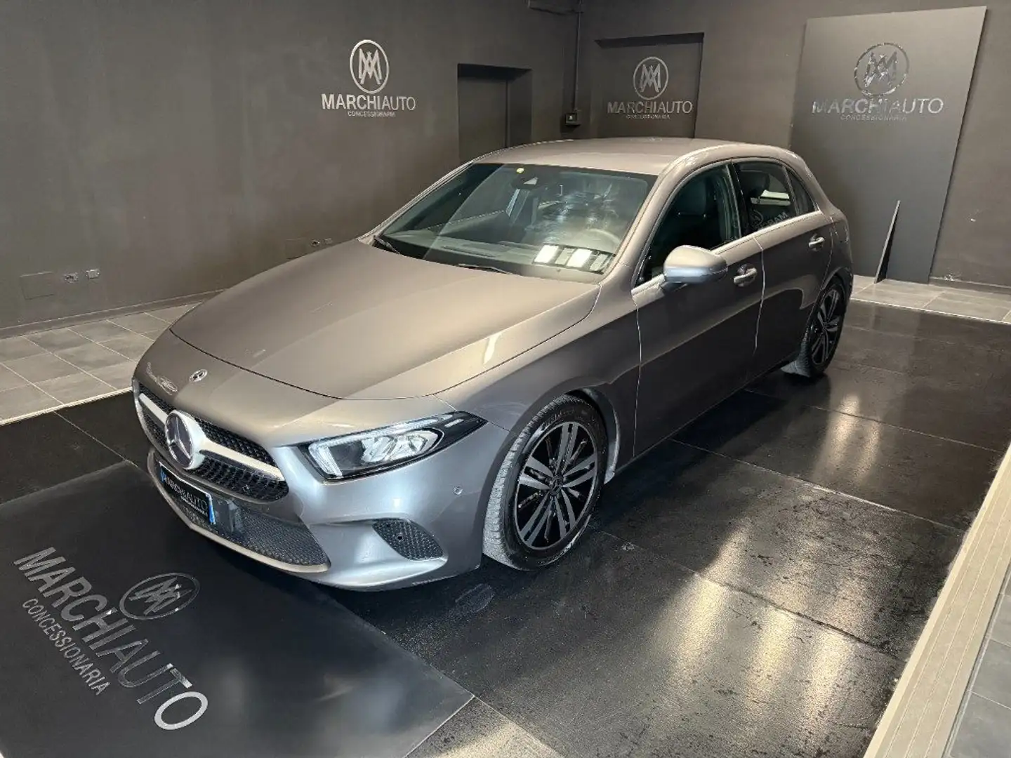 Mercedes-Benz A 180 d Automatic Sport Gris - 1