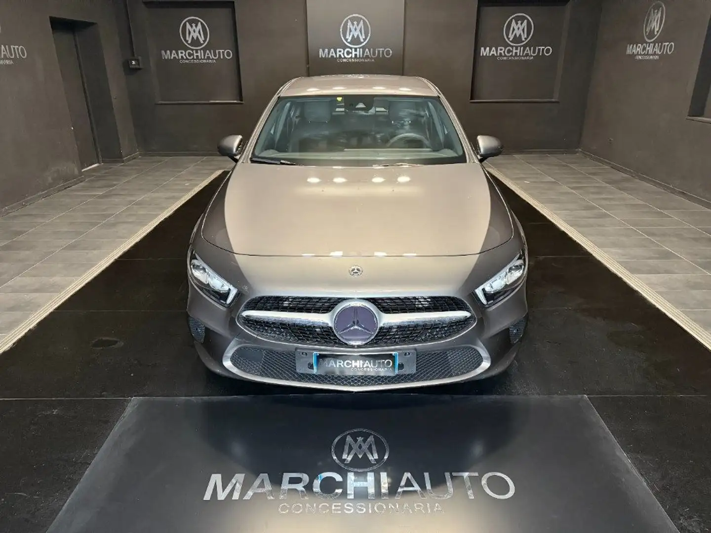 Mercedes-Benz A 180 d Automatic Sport Gris - 2