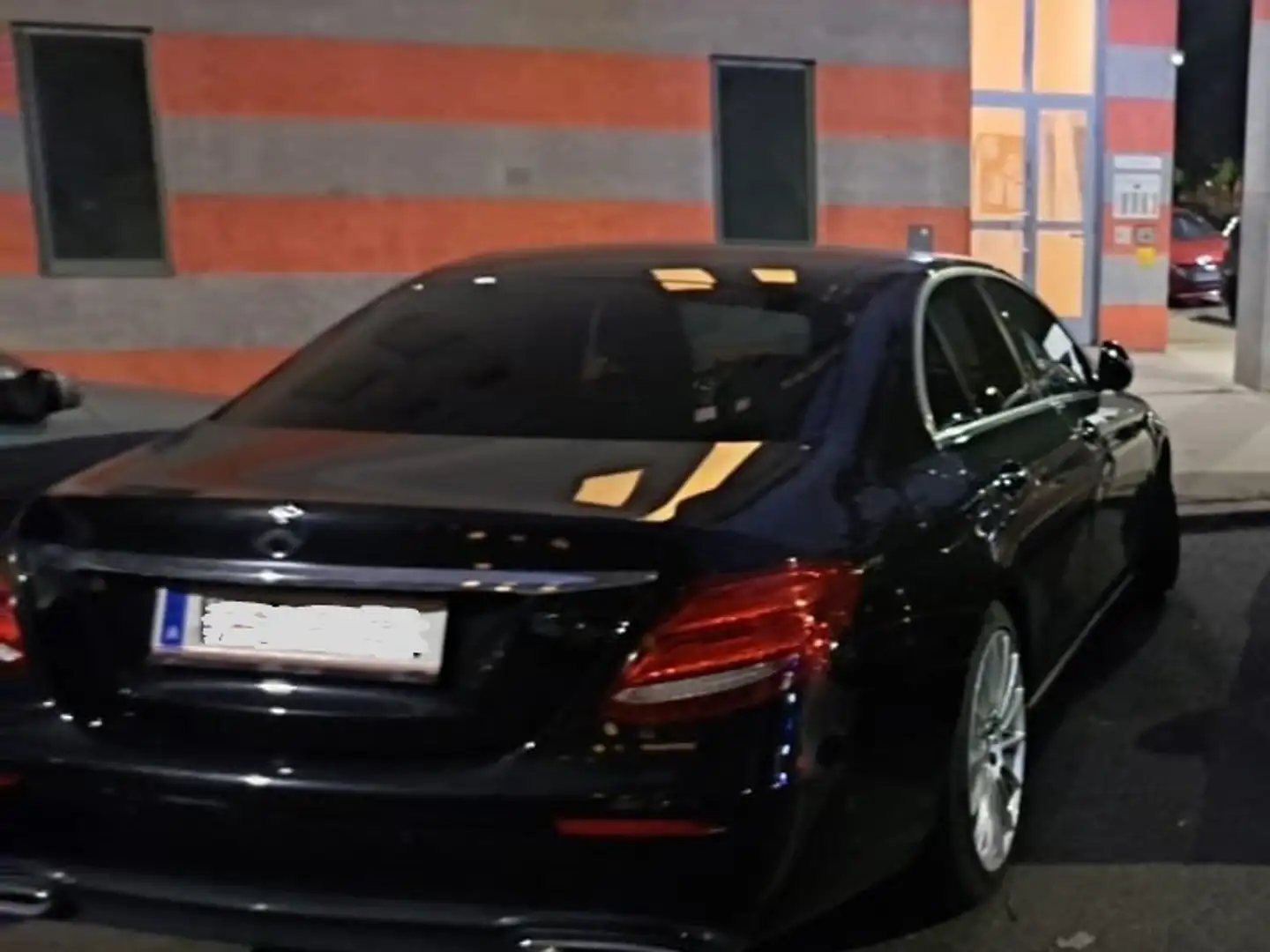 Mercedes-Benz E 220 d Avantgarde Aut. Schwarz - 2