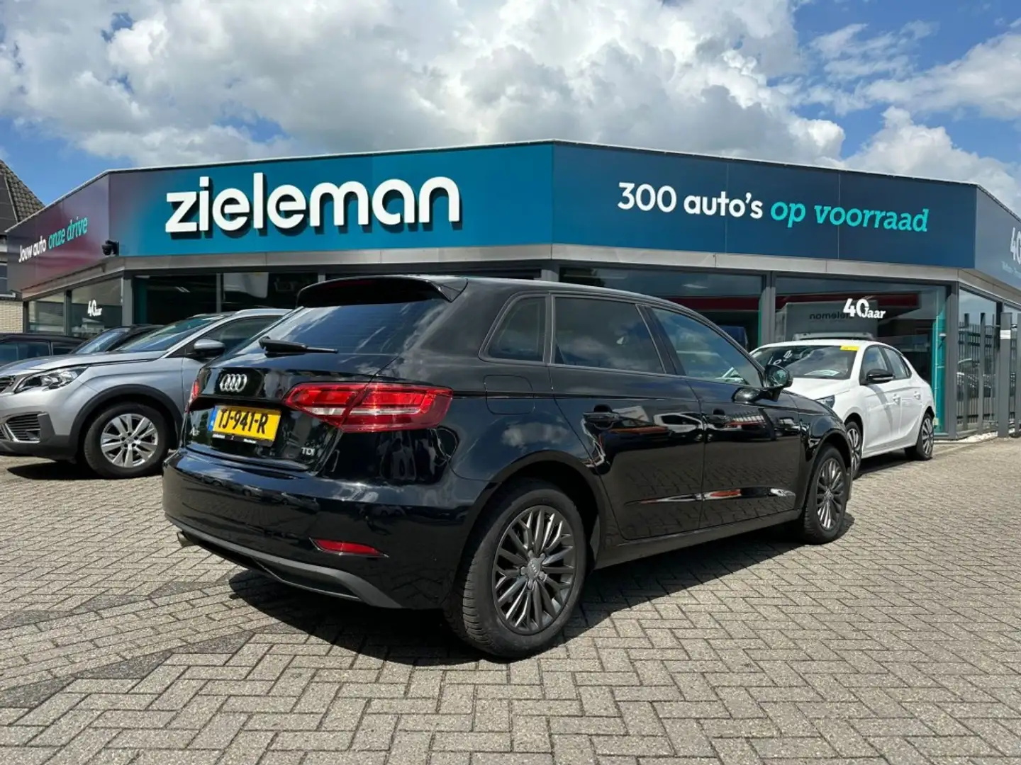 Audi A3 1.6 TDI Automaat - Xenon, Cruise Zwart - 2