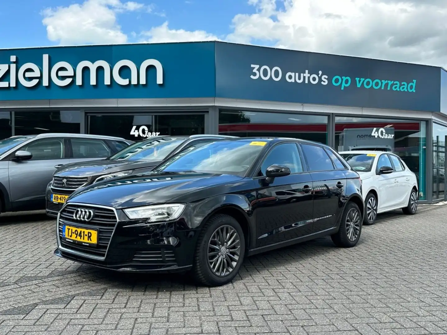 Audi A3 1.6 TDI Automaat - Xenon, Cruise Zwart - 1