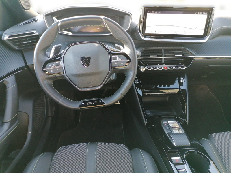 Peugeot 2008 1.2 PureTech 130 GT KeyLess LED Navi Kamera — photo 8