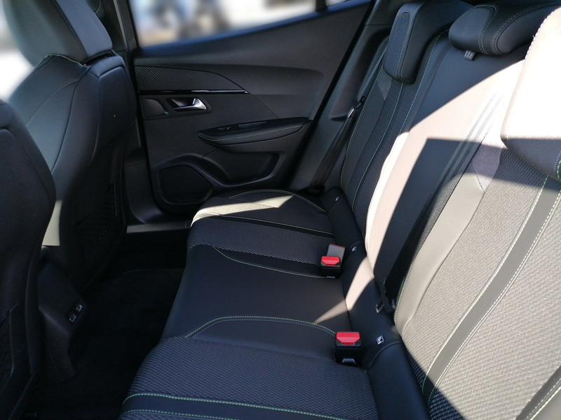 Peugeot 2008 1.2 PureTech 130 GT KeyLess LED Navi Kamera — photo 7