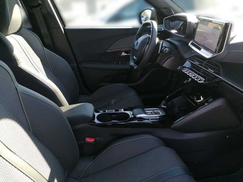 Peugeot 2008 1.2 PureTech 130 GT KeyLess LED Navi Kamera — photo 13