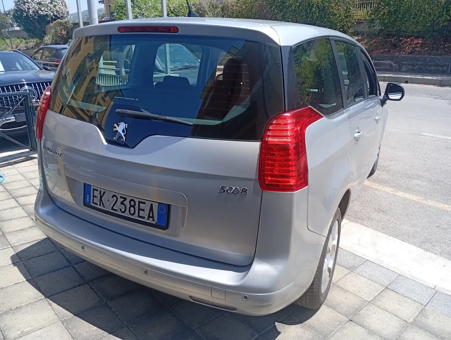 Peugeot 5008 2.0 hdi 16v Business Plateado - 2
