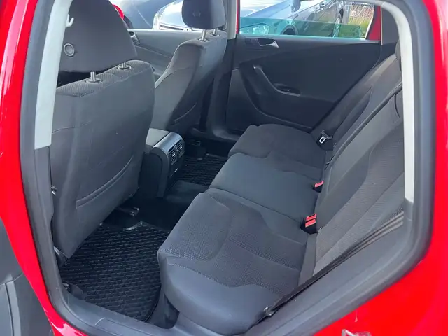 Volkswagen Passat view 13