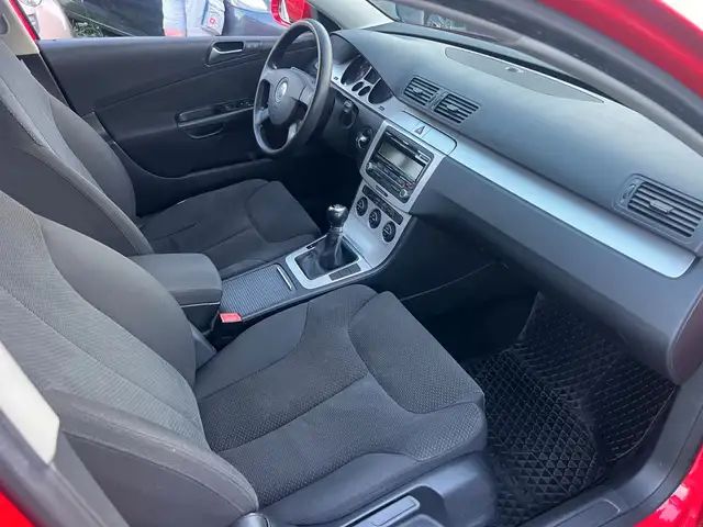 Volkswagen Passat view 11