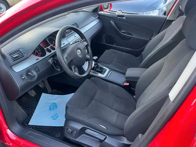 Volkswagen Passat view 9