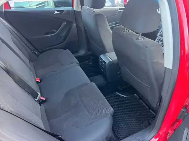 Volkswagen Passat view 12