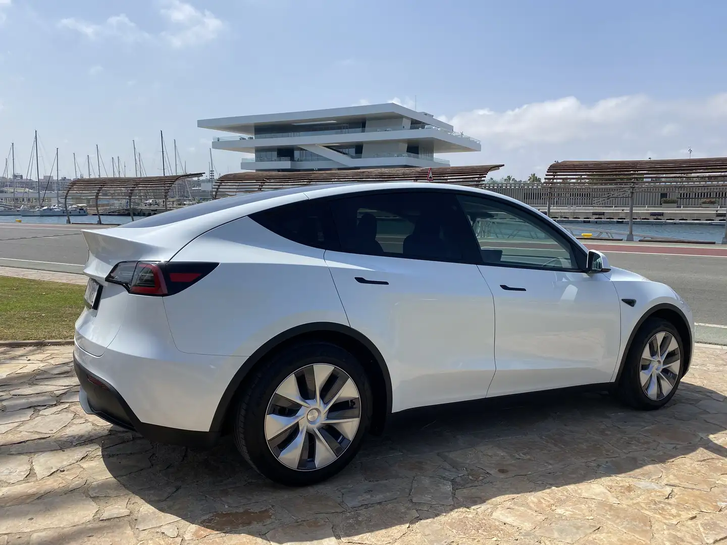 Tesla Model Y Gran Autonomia AWD - 2