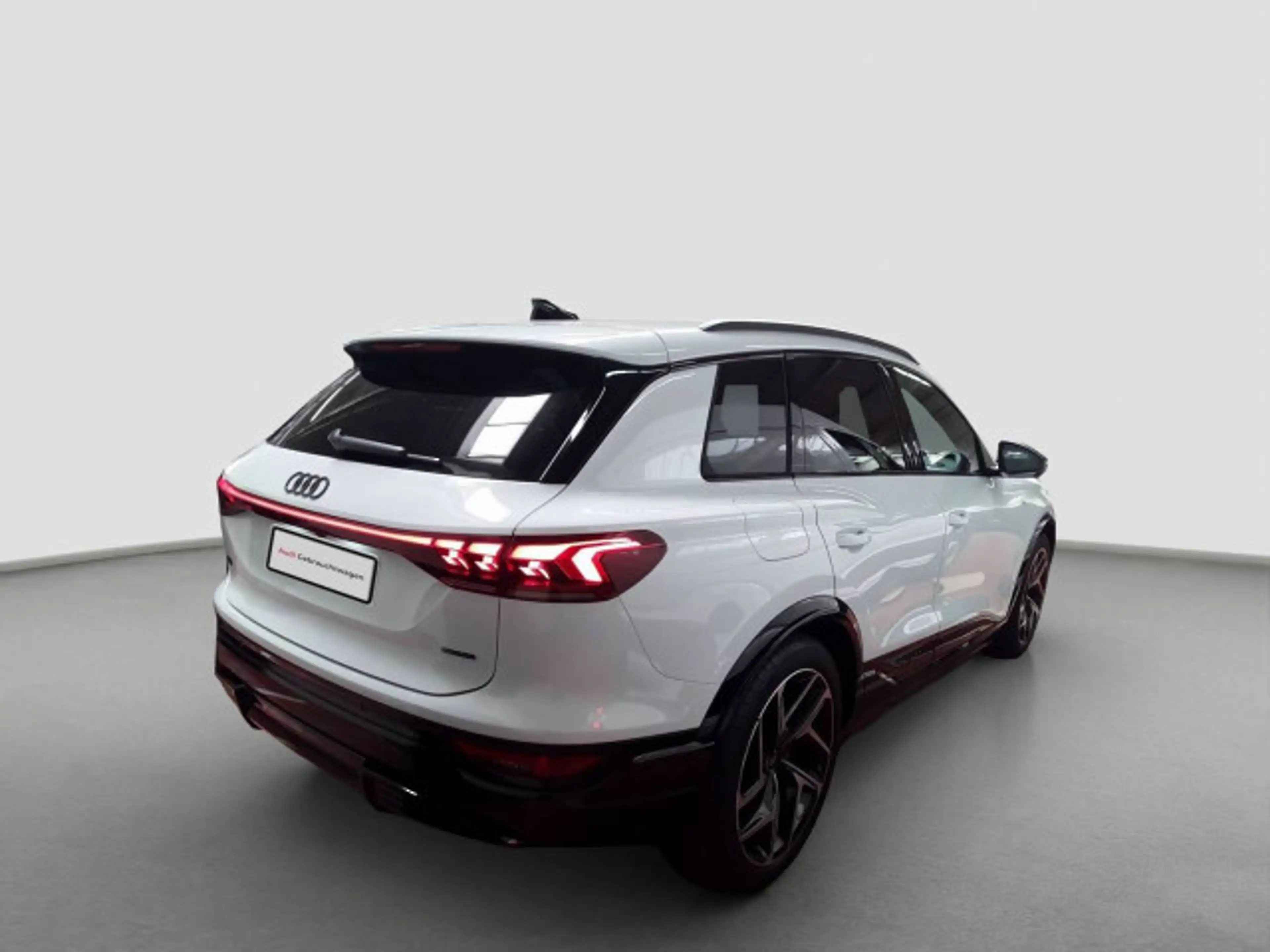 Audi e-tron Q6 S-Line e-tron qu 21 AHK B&O HuD PANO 5 — photo 4