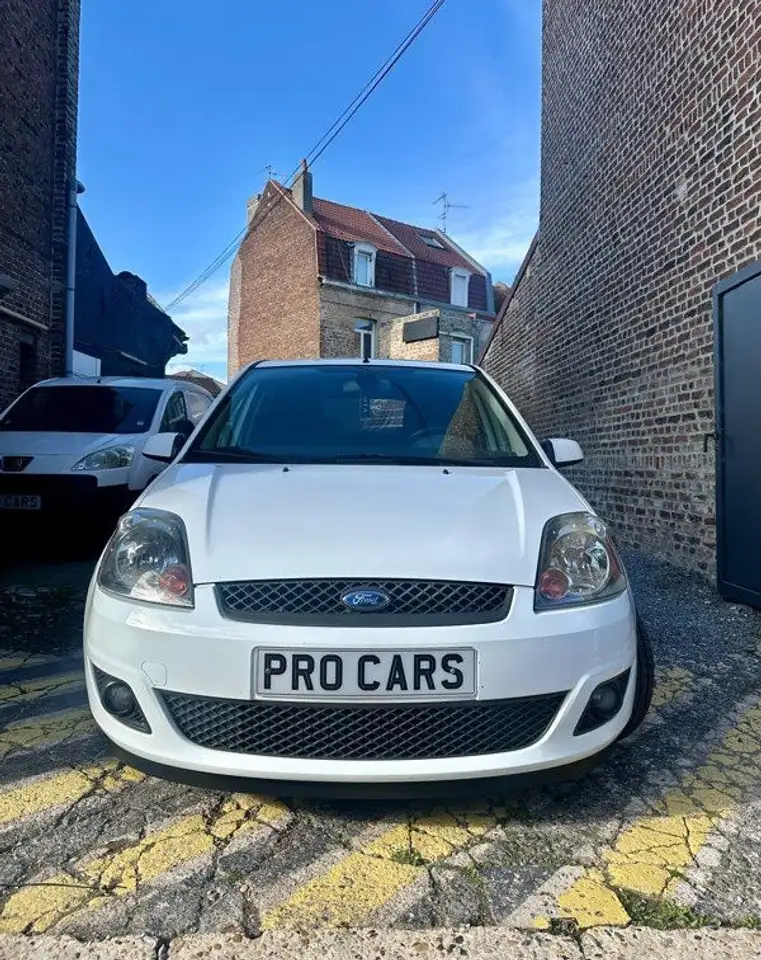 Ford Fiesta 5 portes — photo 2