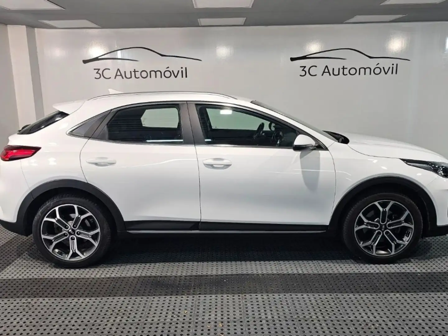 Kia XCeed 1.0 T-GDi Eco-Dynamics Tech Weiß - 2