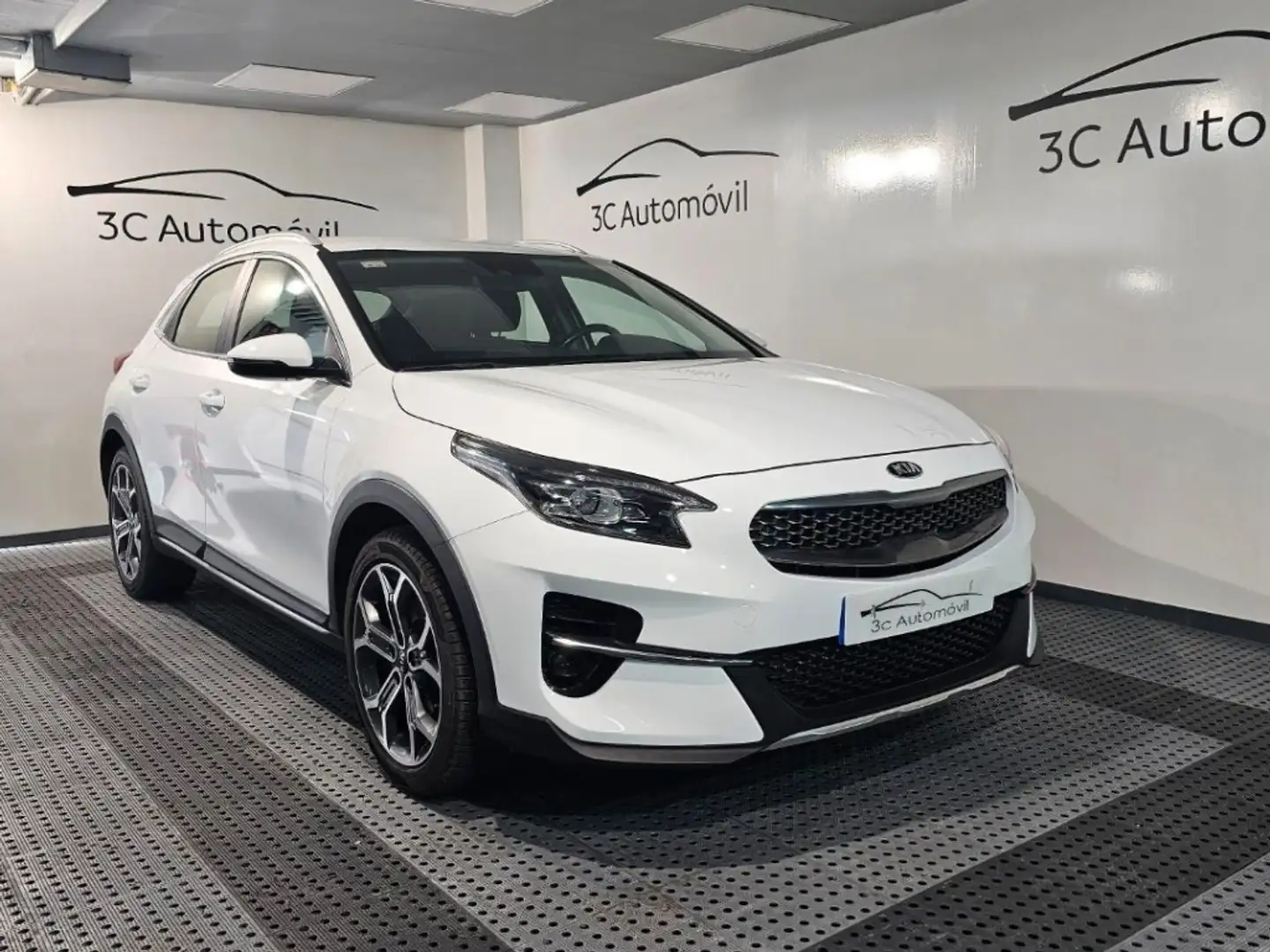 Kia XCeed 1.0 T-GDi Eco-Dynamics Tech Weiß - 1