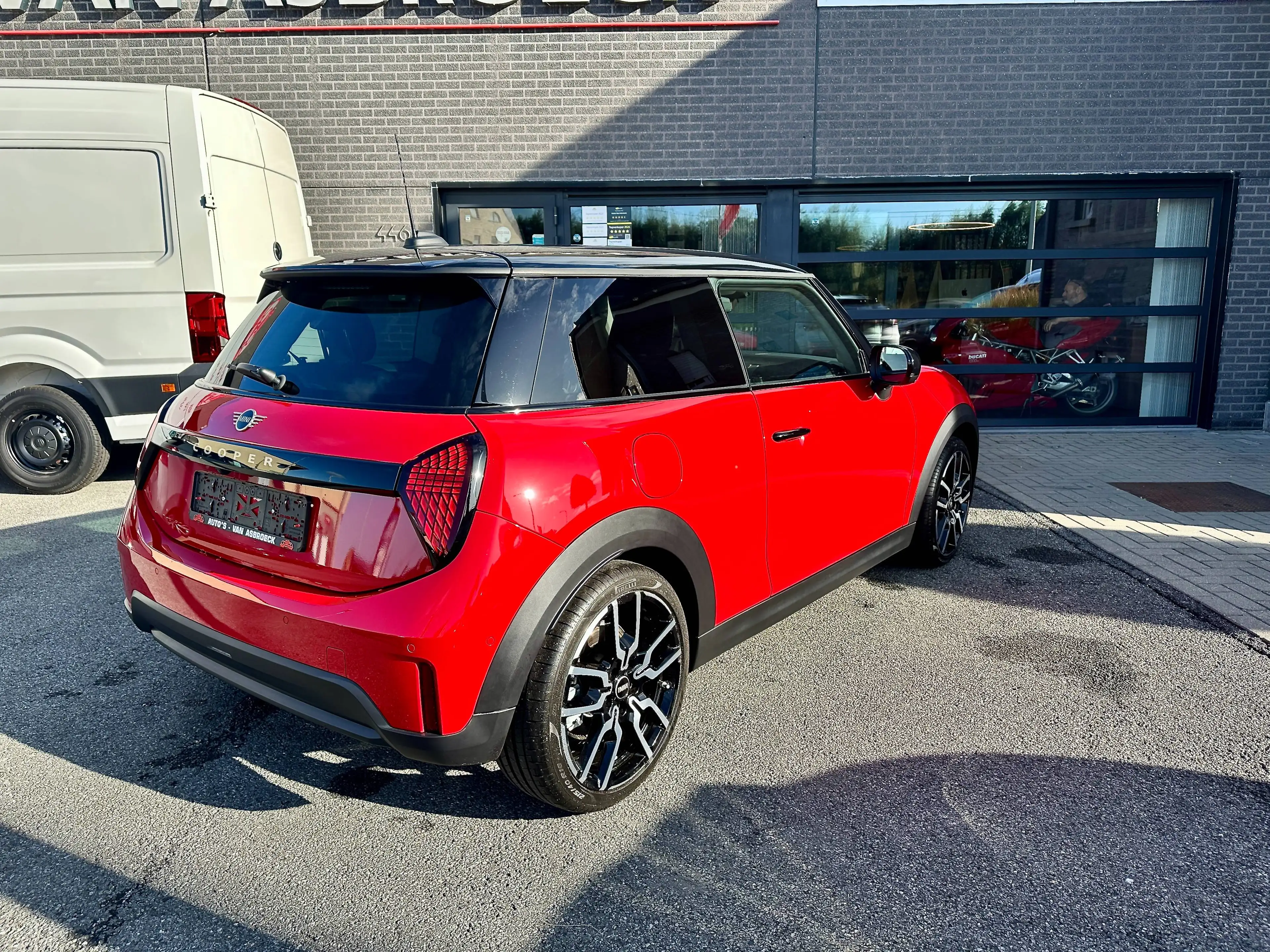MINI Cooper C Classic Trim Pack L / Panorama Schuifdak & 360° Camera — photo 9