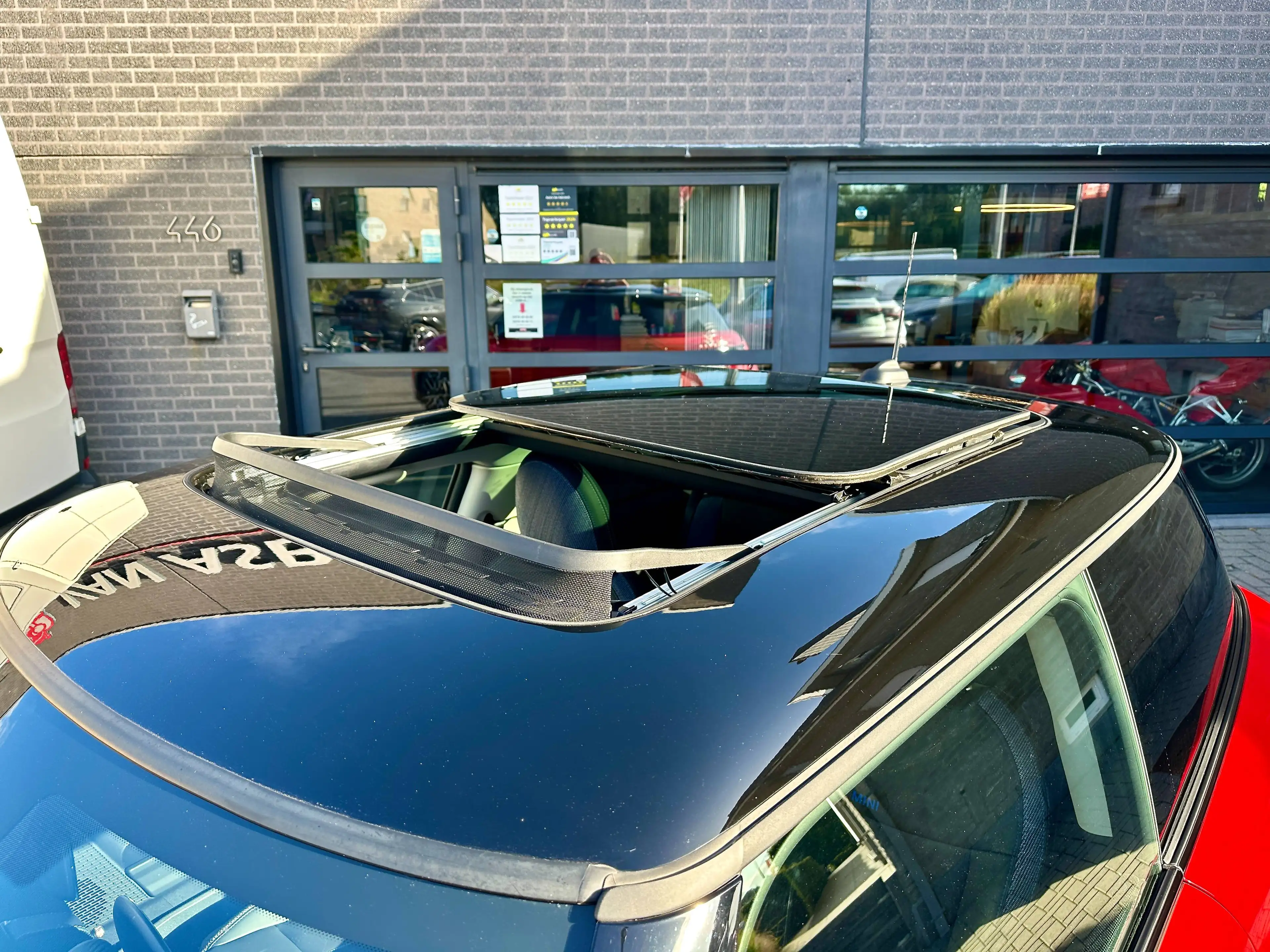 MINI Cooper C Classic Trim Pack L / Panorama Schuifdak & 360° Camera — photo 3