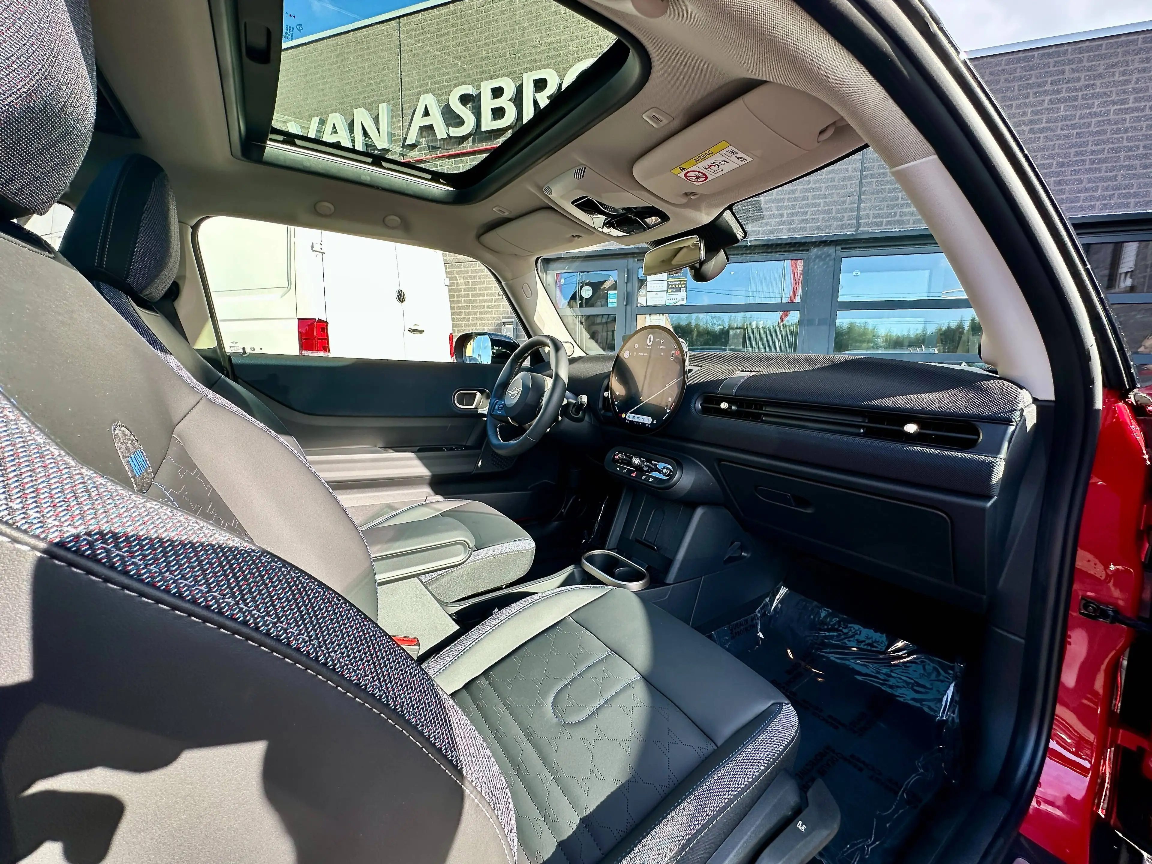 MINI Cooper C Classic Trim Pack L / Panorama Schuifdak & 360° Camera — photo 11