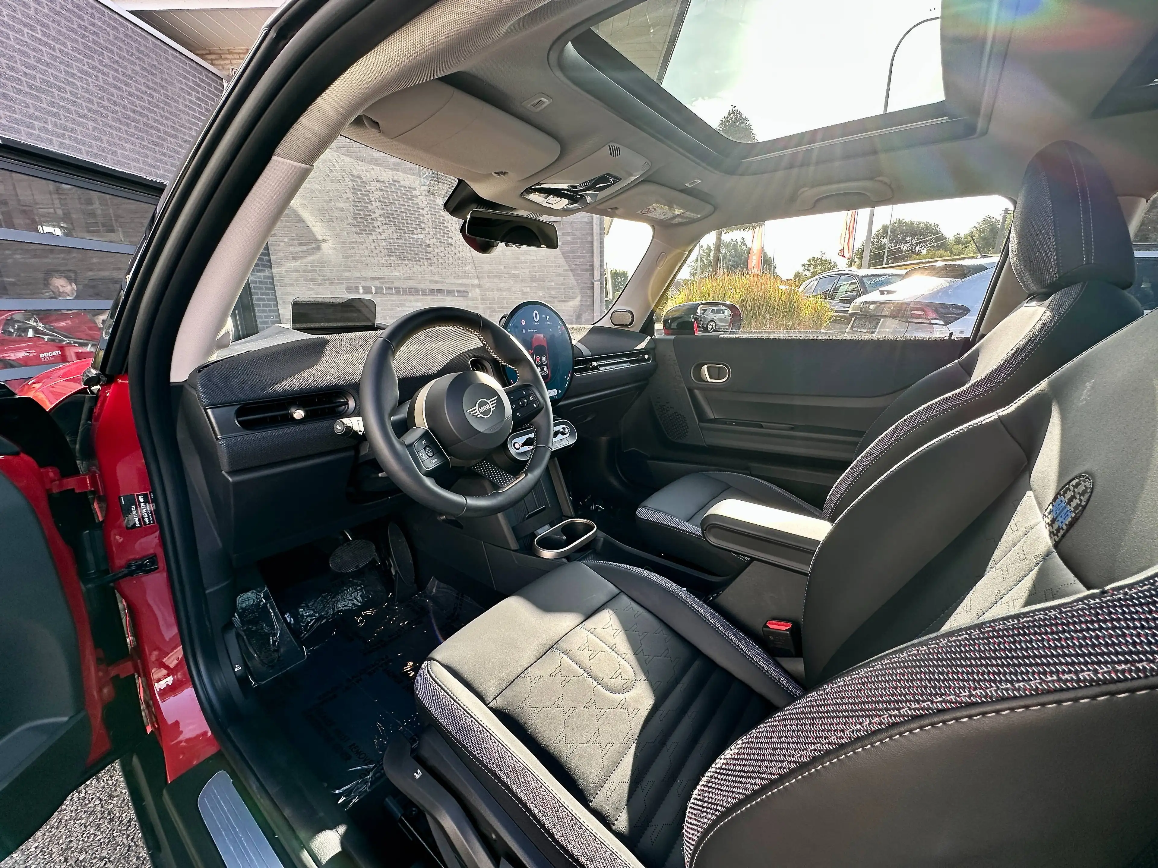 MINI Cooper C Classic Trim Pack L / Panorama Schuifdak & 360° Camera — photo 13