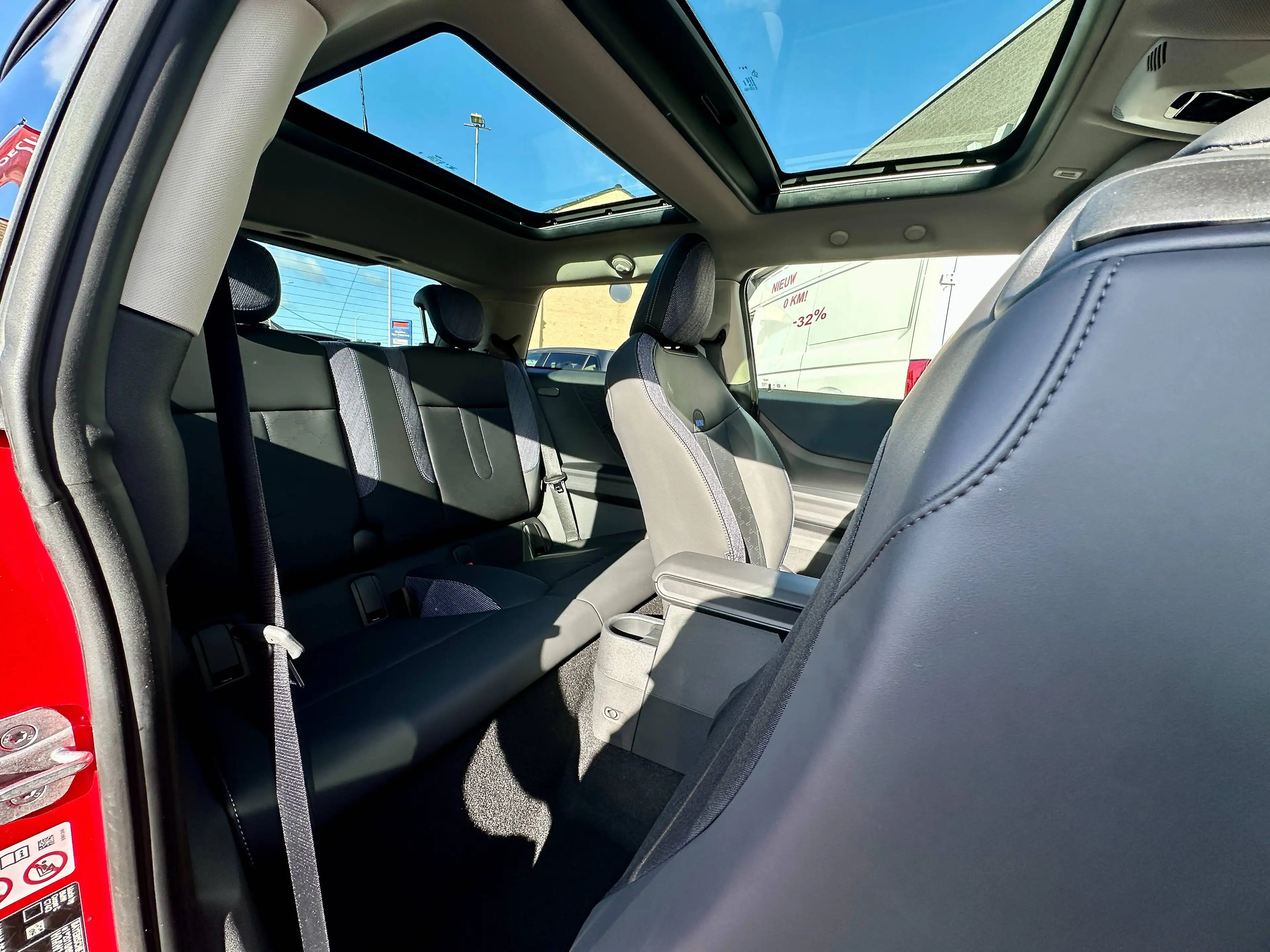MINI Cooper C Classic Trim Pack L / Panorama Schuifdak & 360° Camera — photo 12