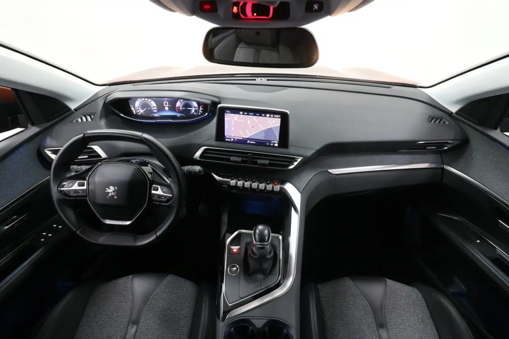 Peugeot 3008 1.2 PureTech Allure (+ Trekhaak) Bruin - 2