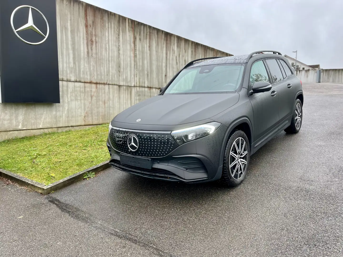 Mercedes-Benz EQB 250 EQB 70.5 kWh 250+ Star Edition 7pl. Noir - 1
