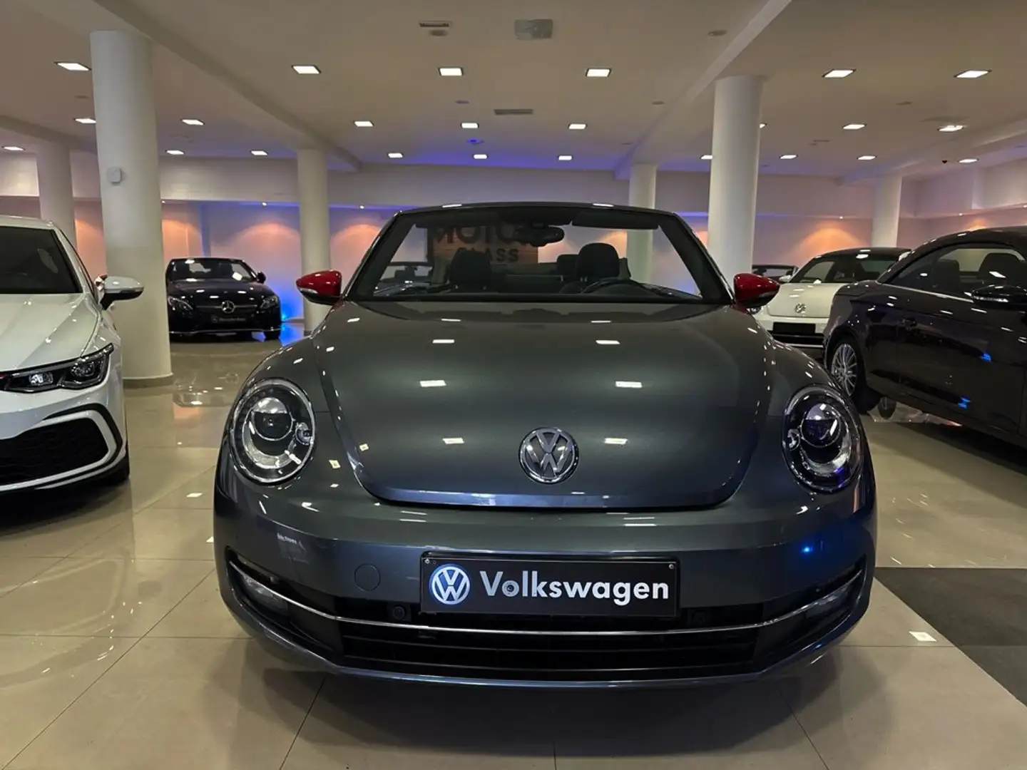 Volkswagen Beetle Cabrio 2.0TDI Design 81kW Gris - 2