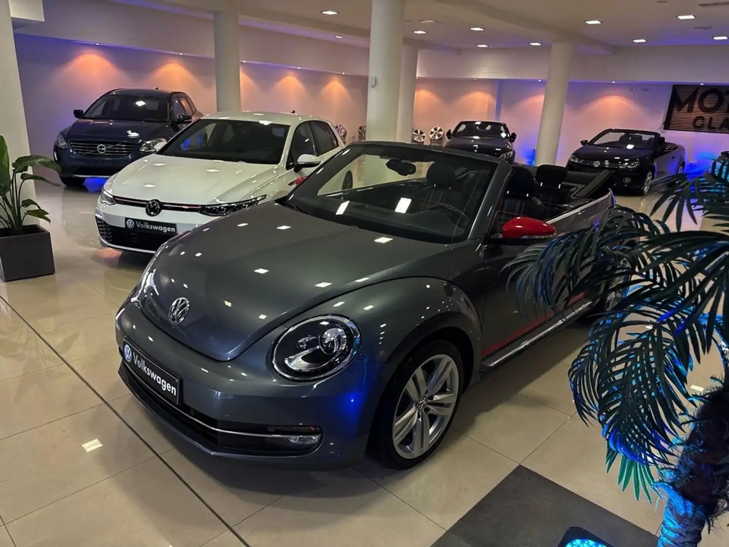 Volkswagen Beetle Cabrio 2.0TDI Design 81kW Gris - 1