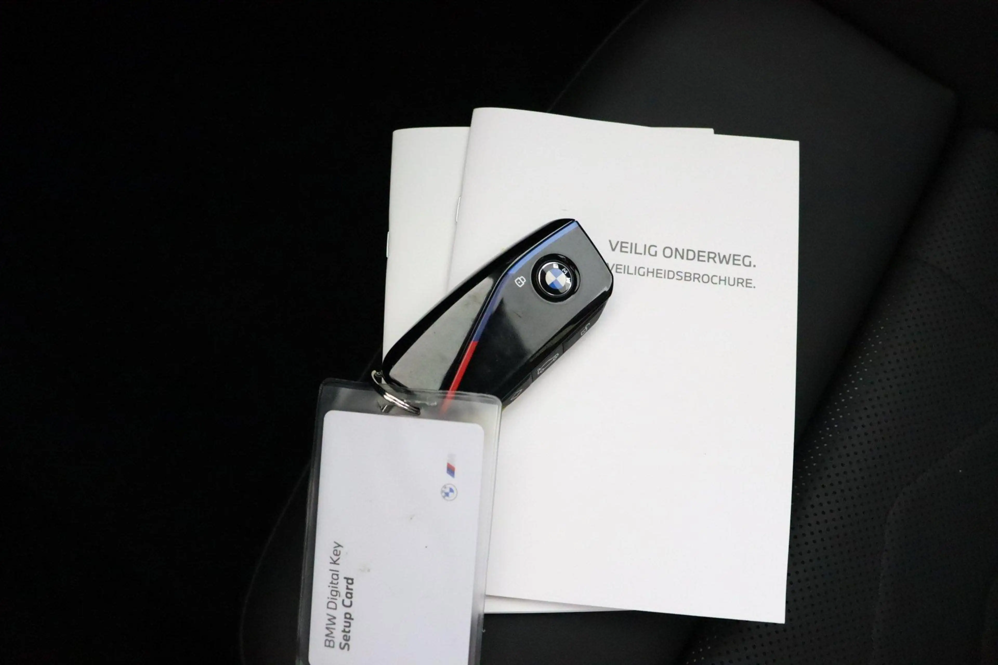 BMW 135 1-serie M135 xDrive Panoramadak | Iconic Glow | Pa — photo 9