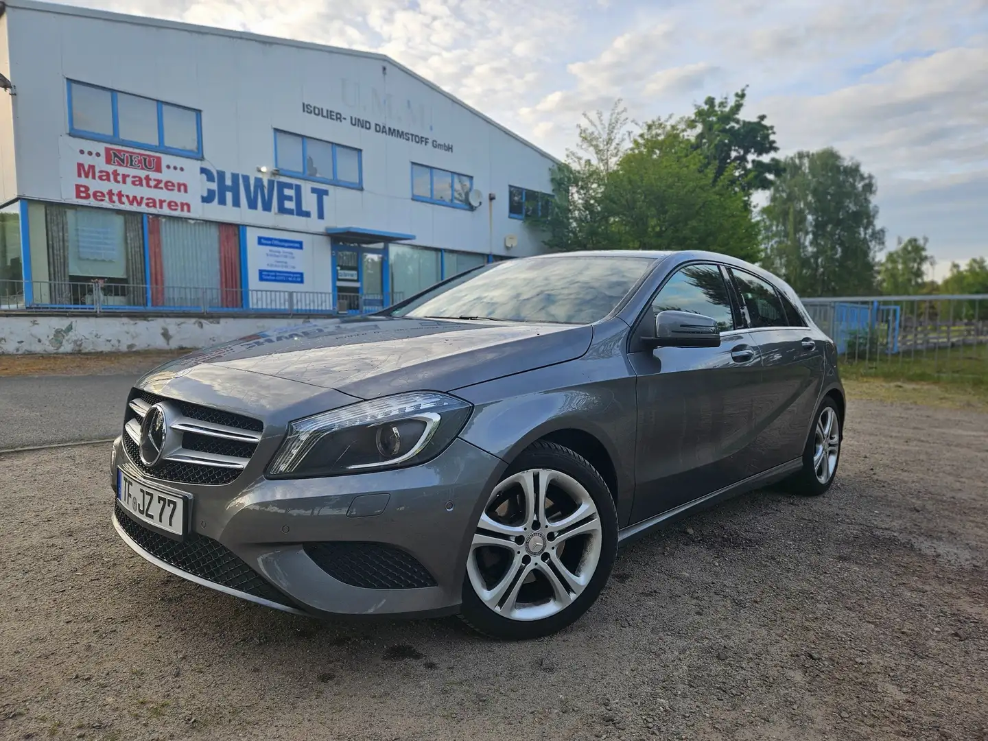 Mercedes-Benz A 200 A 200 CDI (BlueEFFICIENCY) 7G-DCT Urban Šedá - 2
