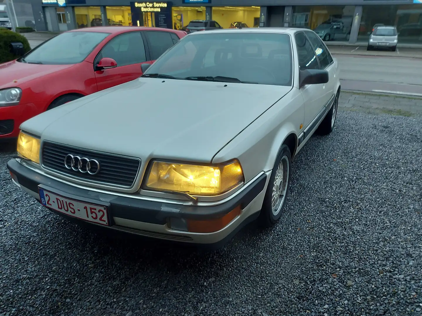 Audi V8 sedan Silber - 1