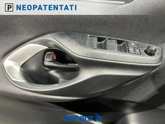 Toyota Yaris view 24