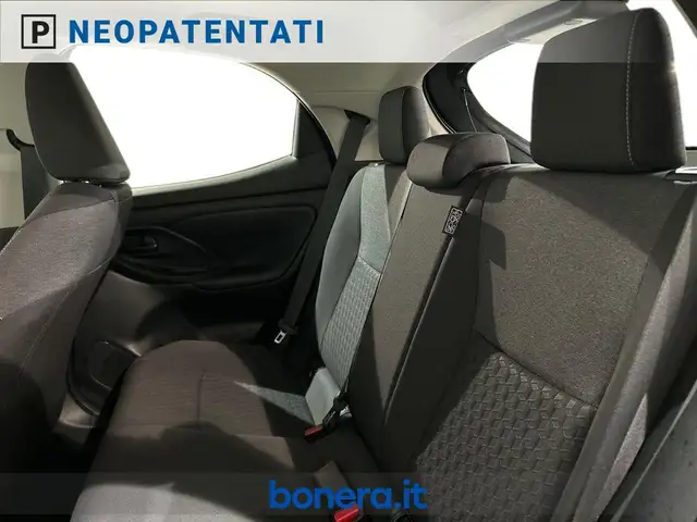 Toyota Yaris view 25