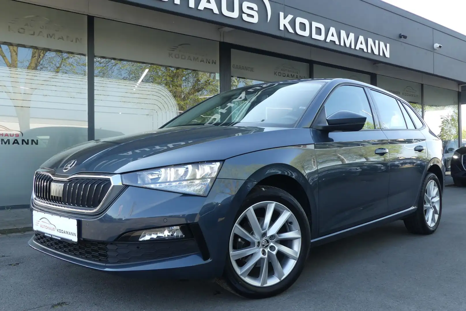 Skoda Scala Style 1.0TSI*Keyless*Cam*Navi*LED*Virtual Grau - 1