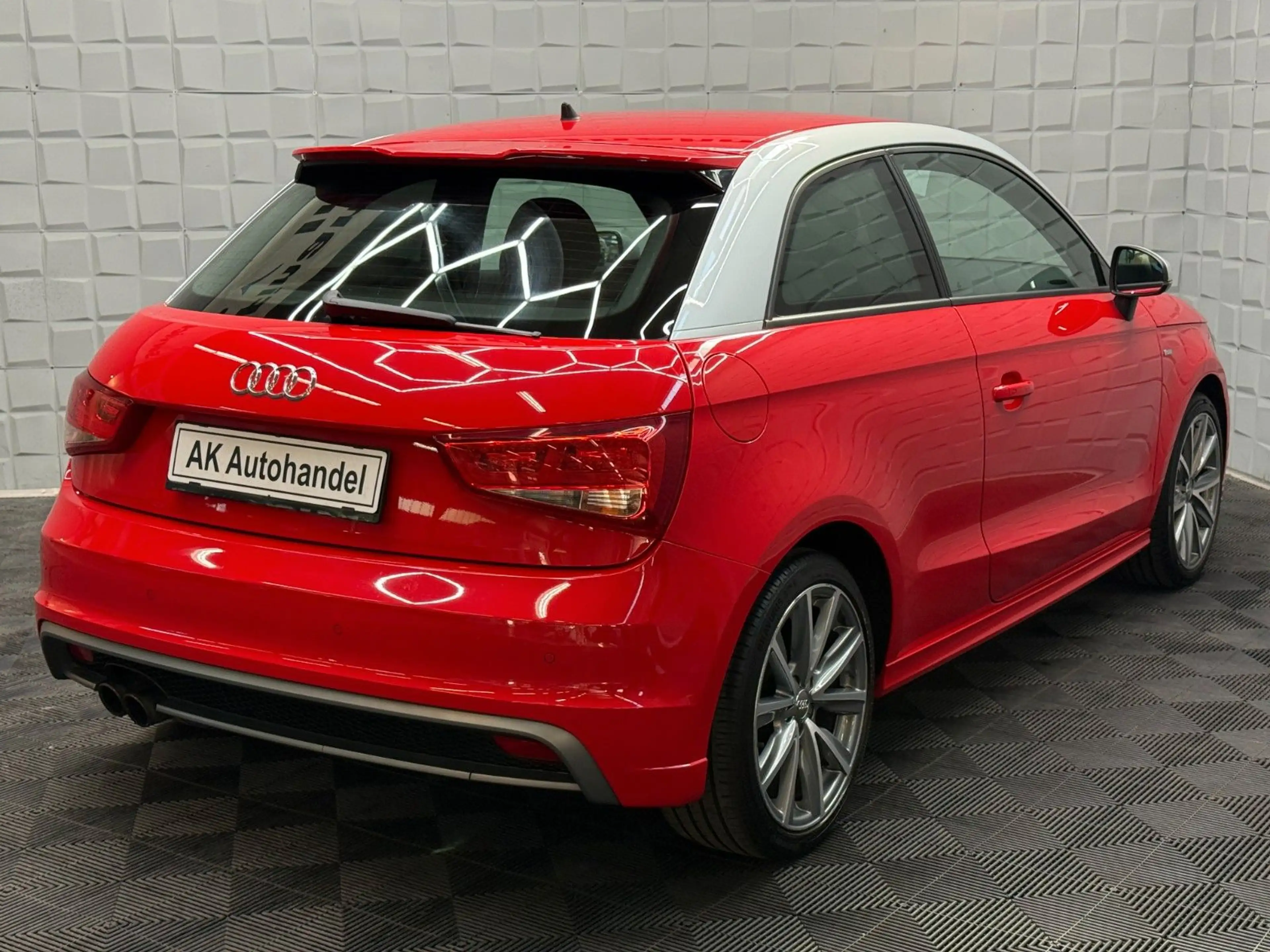 Audi A1 ambition S-Line Xenon Navi PDC SHZ 8-fach — photo 6