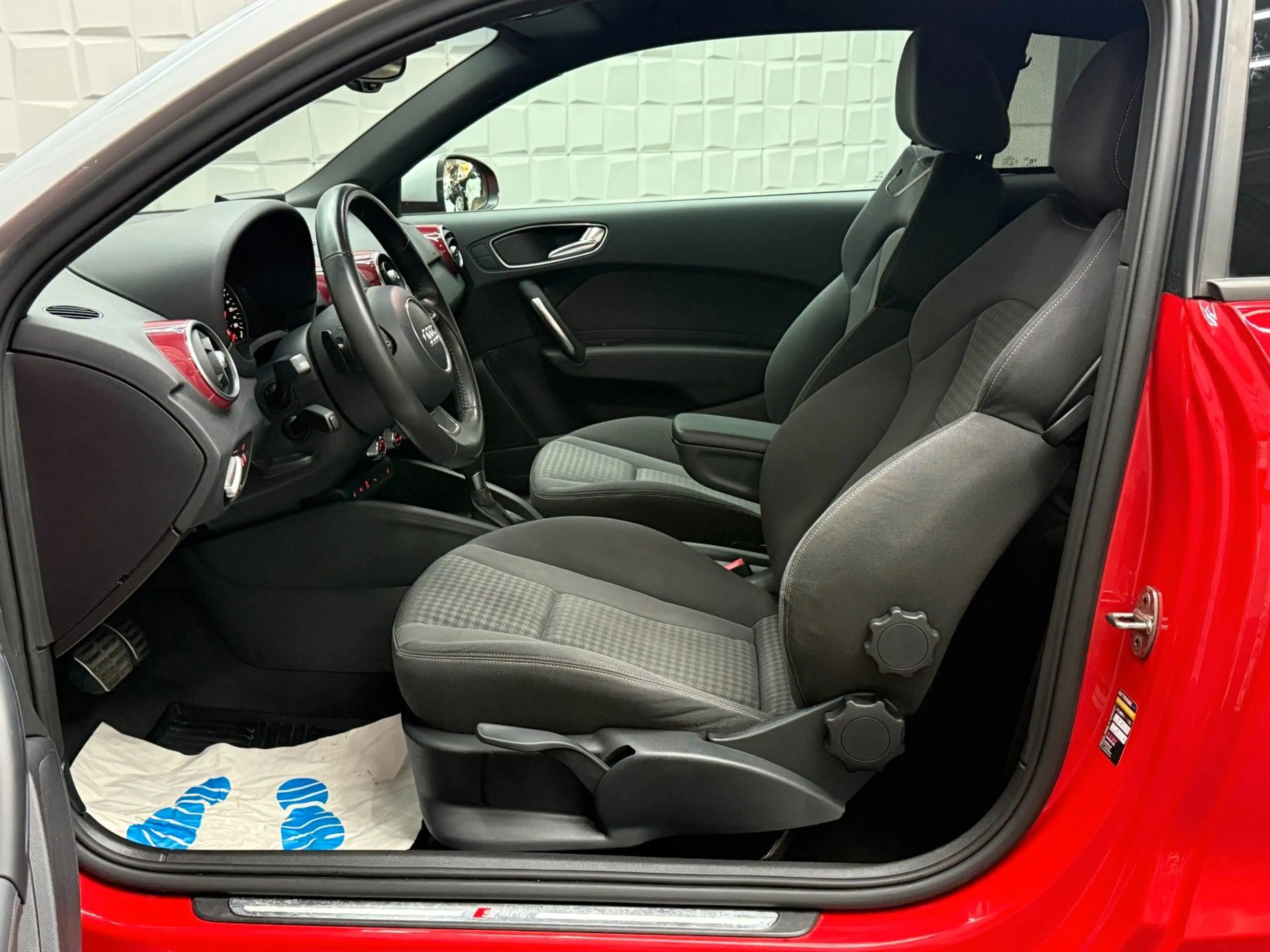 Audi A1 ambition S-Line Xenon Navi PDC SHZ 8-fach — photo 9
