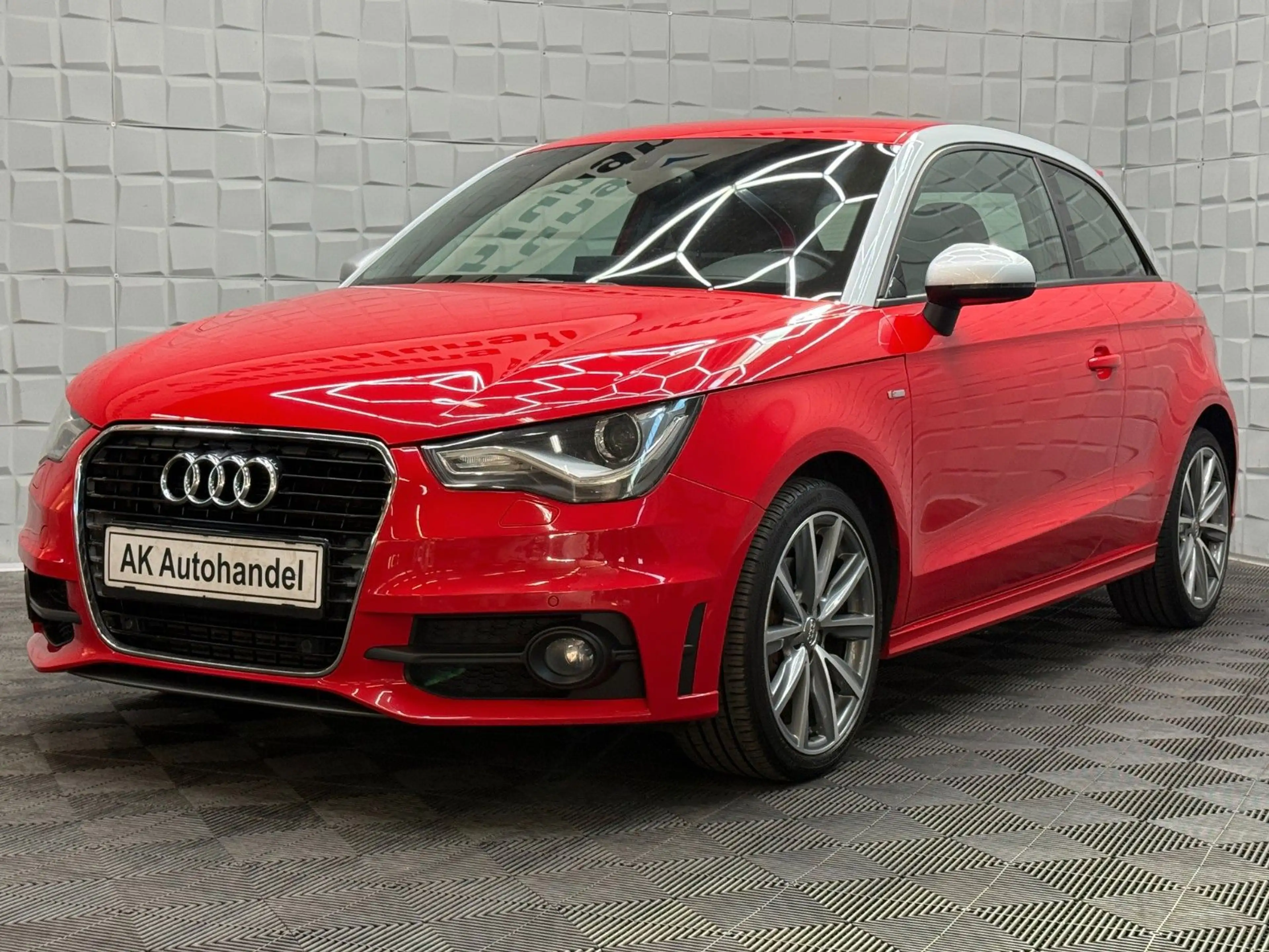 Audi A1 ambition S-Line Xenon Navi PDC SHZ 8-fach
