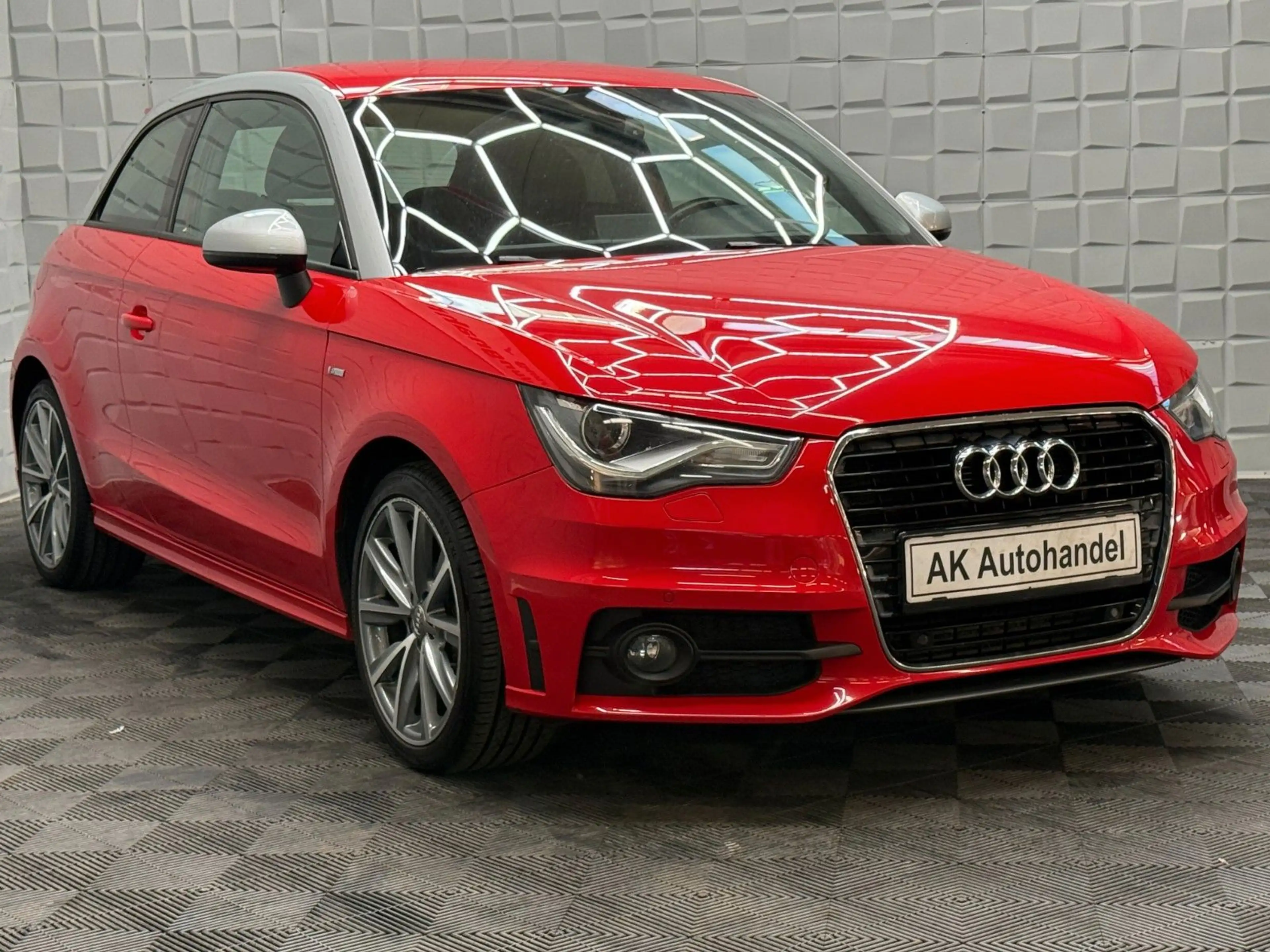 Audi A1 ambition S-Line Xenon Navi PDC SHZ 8-fach — photo 3