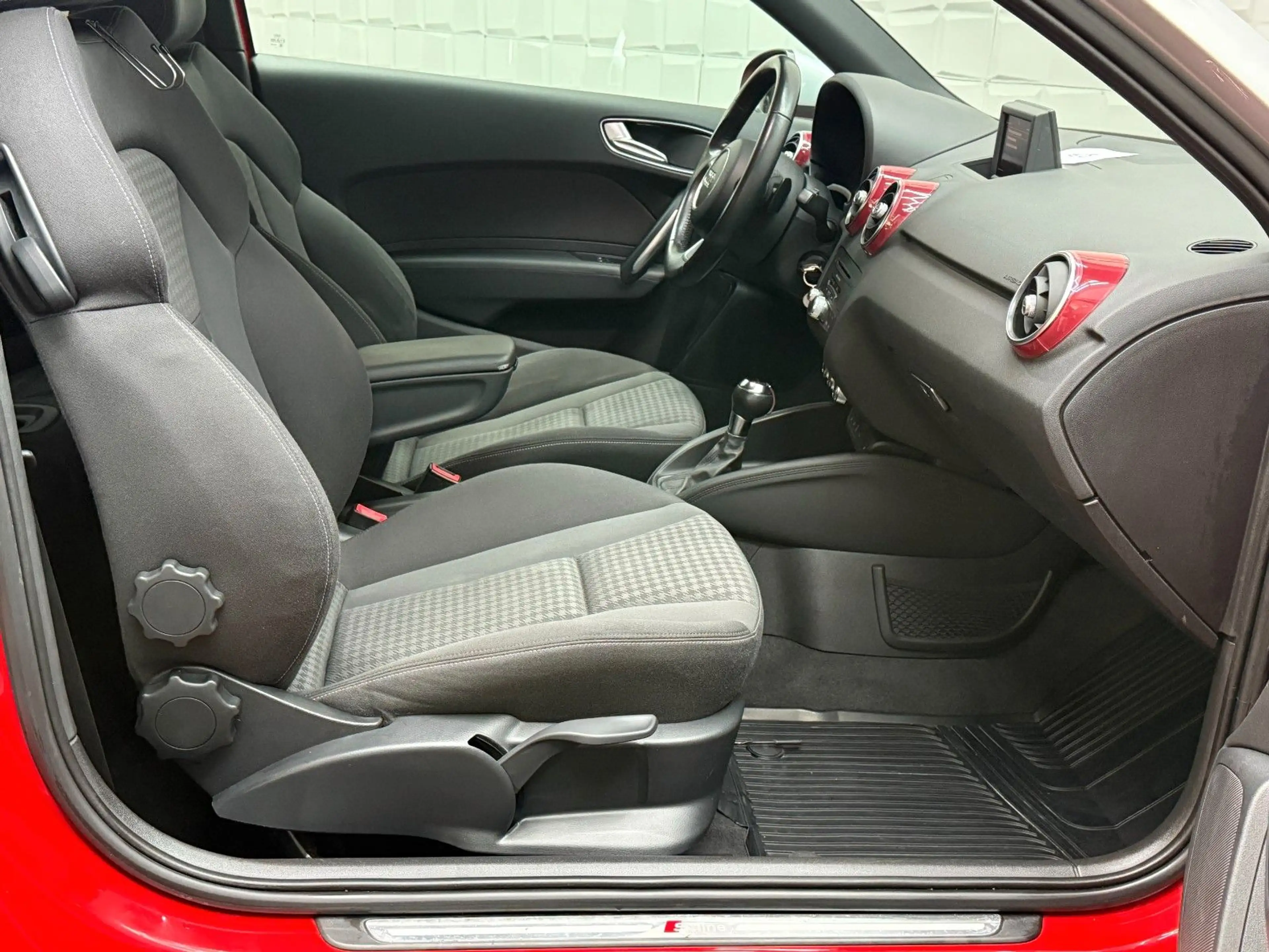 Audi A1 ambition S-Line Xenon Navi PDC SHZ 8-fach — photo 10