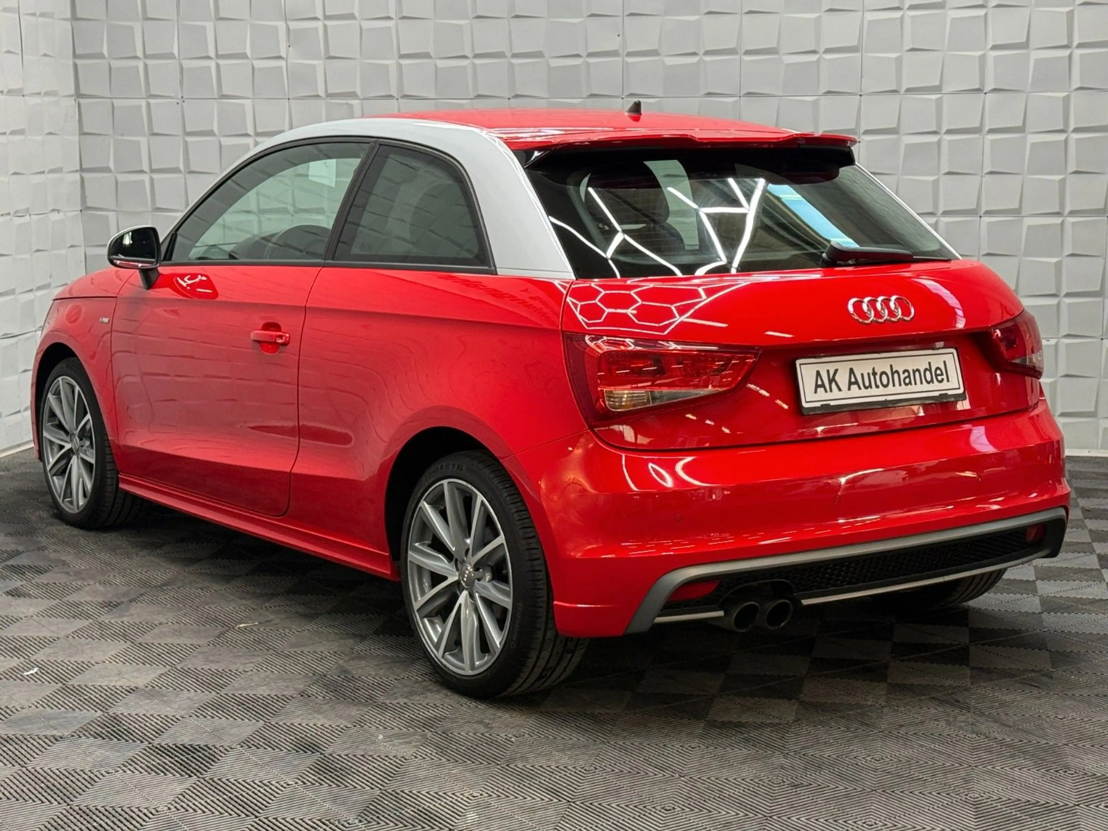 Audi A1 ambition S-Line Xenon Navi PDC SHZ 8-fach — photo 4