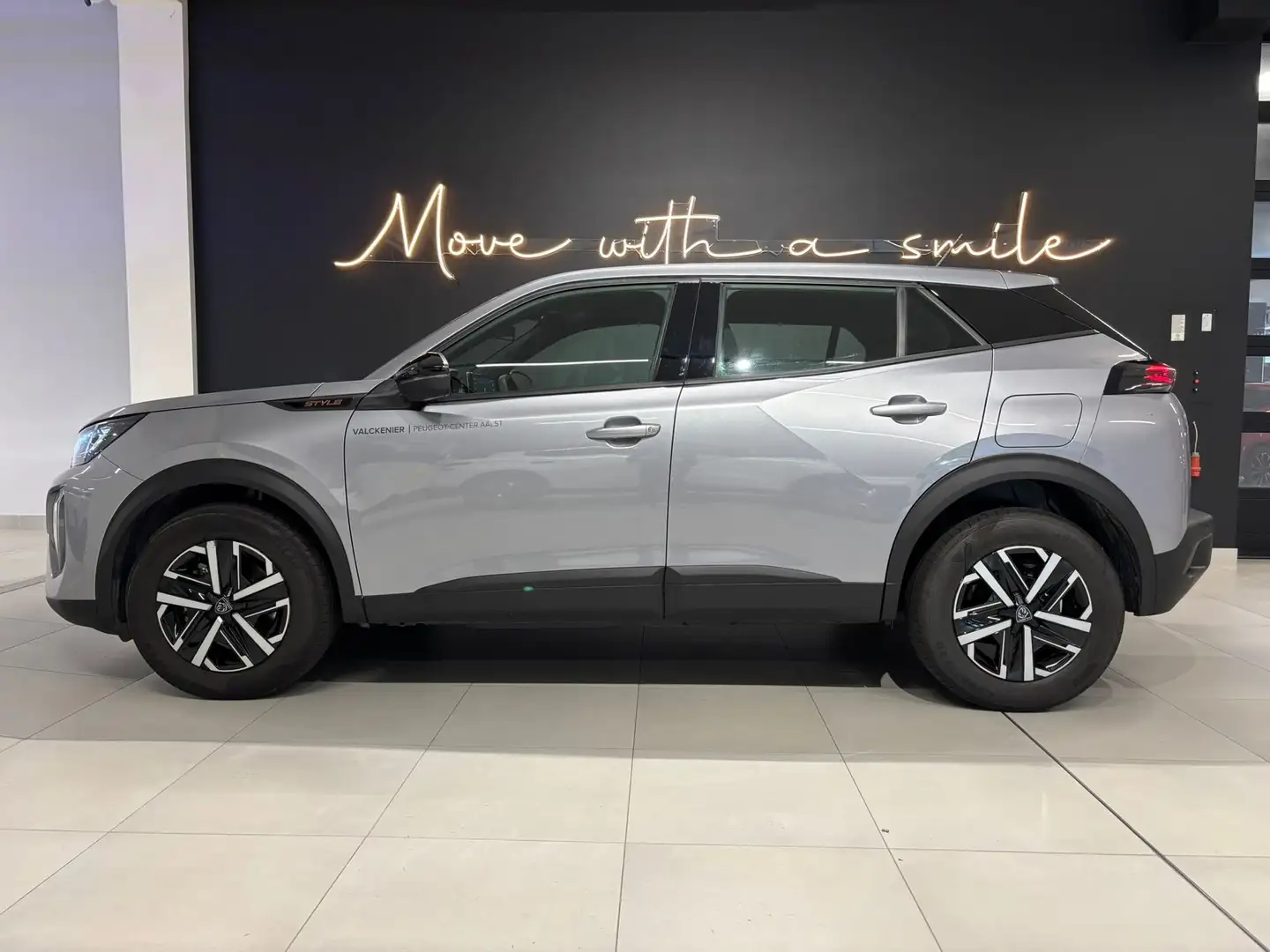 Peugeot 2008 2008 Hybrid 136 e-DSC Style Grijs - 2