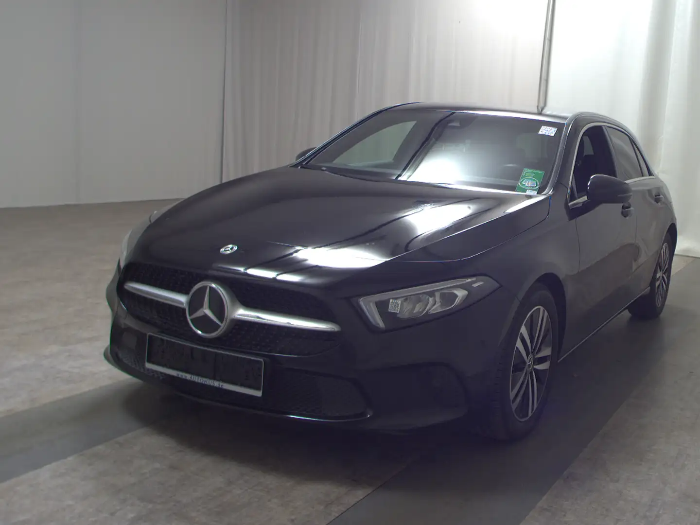 Mercedes-Benz A 200 d Progressive Navi LED Leder KeyLess MBUX crna - 2