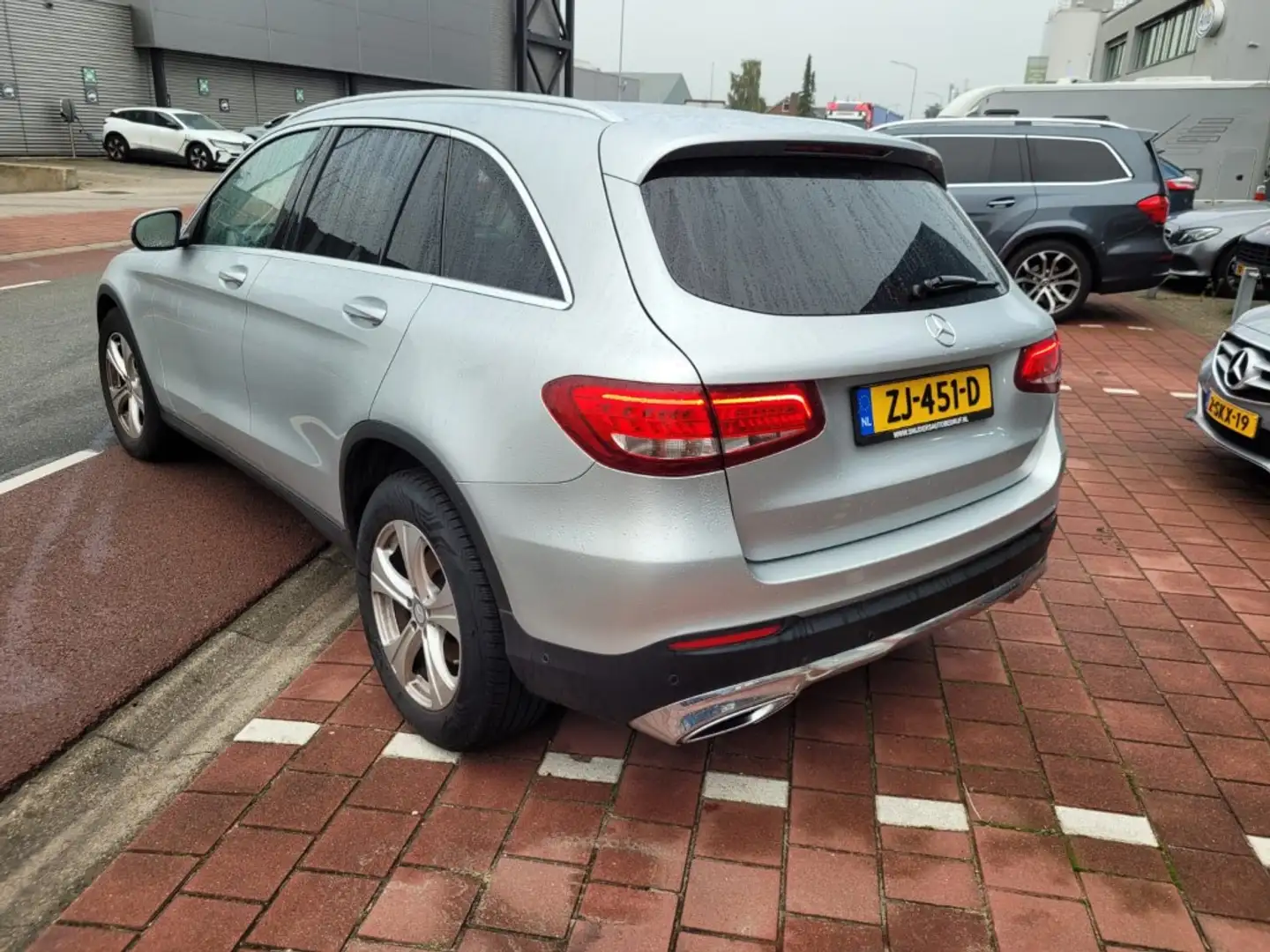 Mercedes-Benz GLC 250 d 4MATIC Edition 1 Leer Grijs - 2