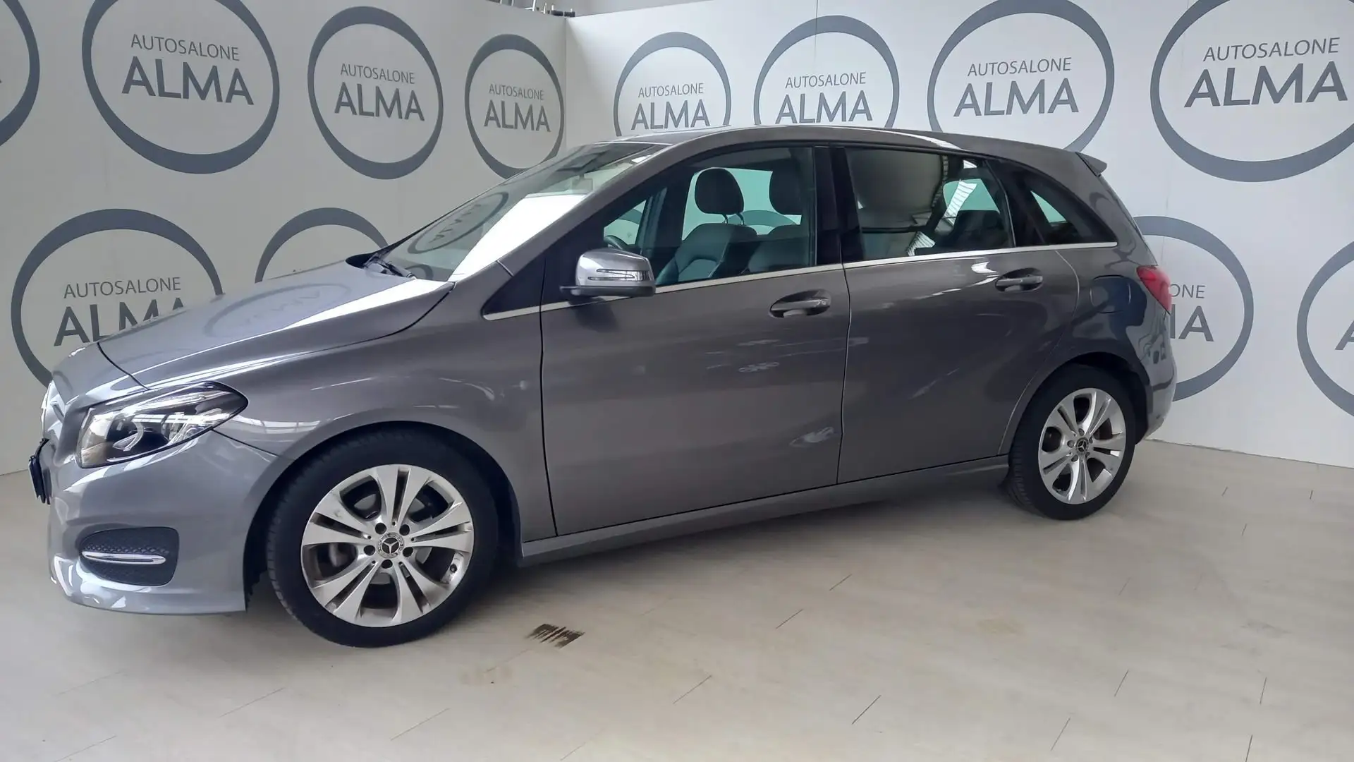 Mercedes-Benz B 180 B 180 d Automatic Sport Grey - 2