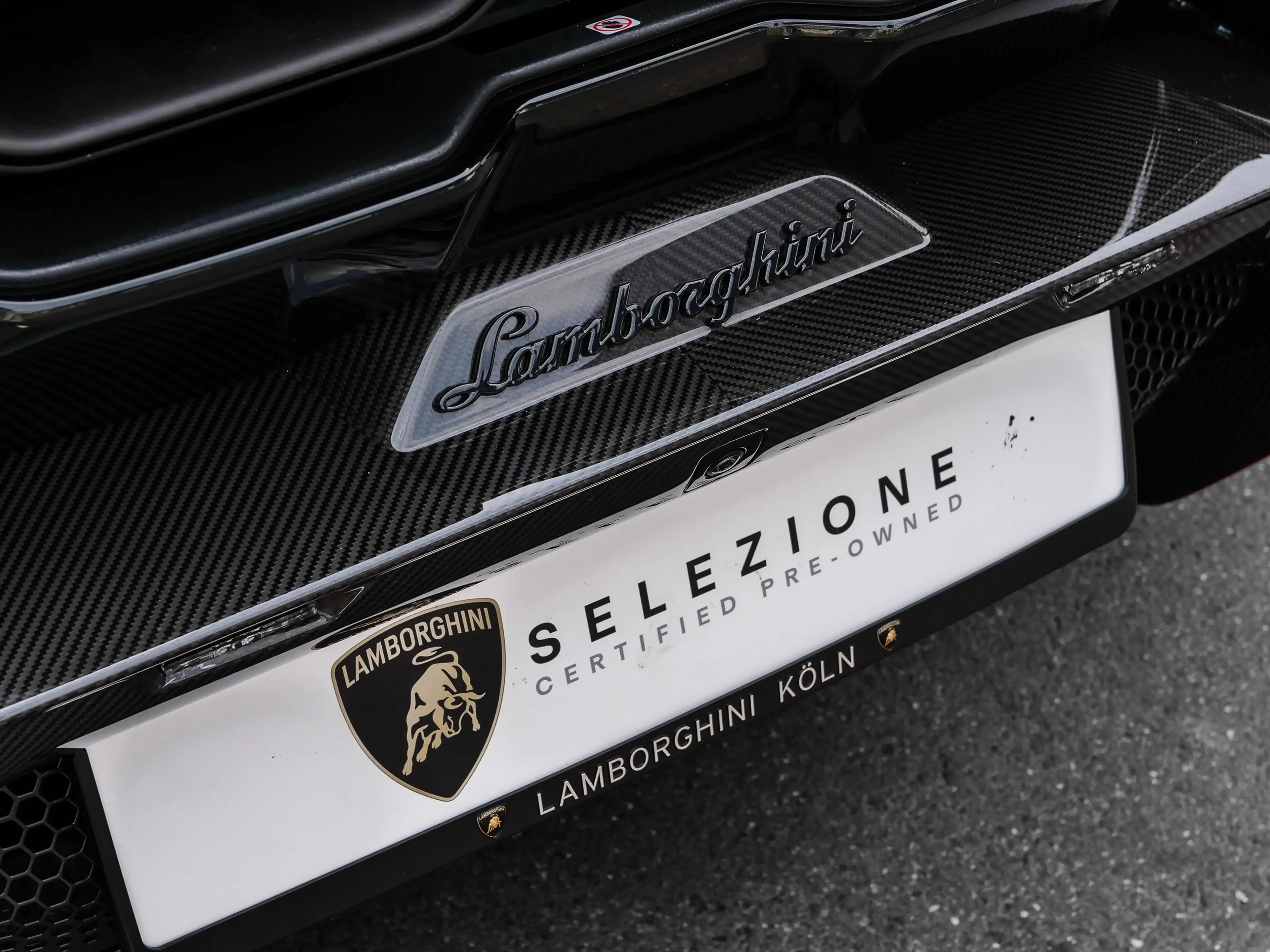 Lamborghini Revuelto Nero Noctis, Carbon, Corsa Tex — photo 10